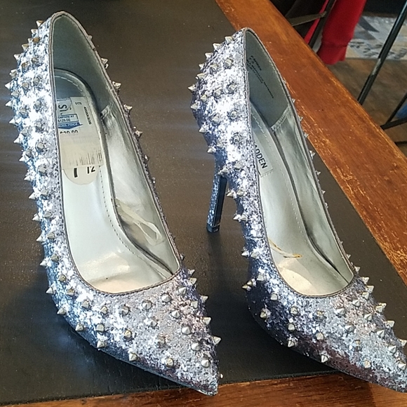 Steve Madden Shoes - Women Heels/Pumps ..SPIKE DECOR. 7.5.